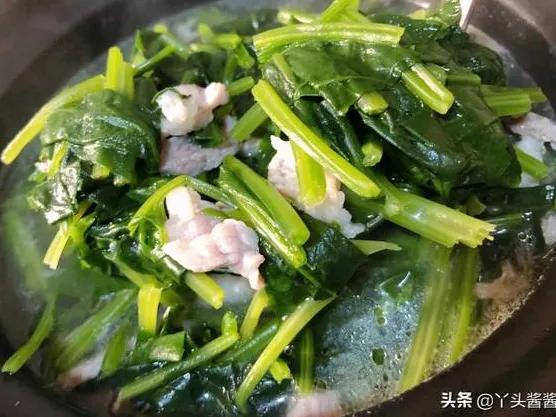 菠菜汤的正确做法，菠菜汤最正宗的做法（记住先做这“2步骤”鲜甜可口）