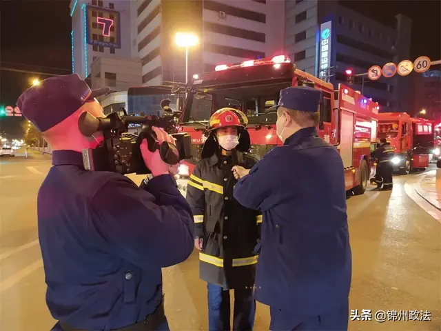 锦州第一大道，锦州市消防救援支队开展应急宣传实战拉动演练