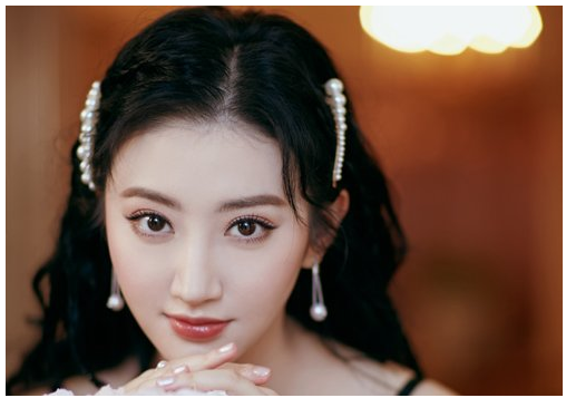 瓜子脸适合什么发型，瓜子脸适合什么发型  瓜子脸适合的发型有哪些（2020年瓜子脸女生最喜欢的仙女烫发型已经上线）