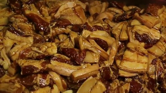 肉渣怎么做好吃，渣肉怎样做好吃（合肥大叔手工制作干渣肉30年）