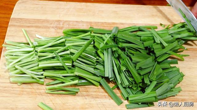 象拔蚌是什么，象拔蚌是什么梗?真正的象拔蚌好吃吗（配上春天的韭菜和豆芽）