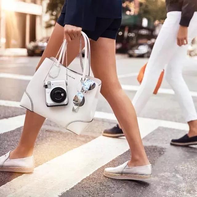 mk包包属于什么档次，MK包包属于什么档次（这五个颜值与质感均在线的包包品牌）