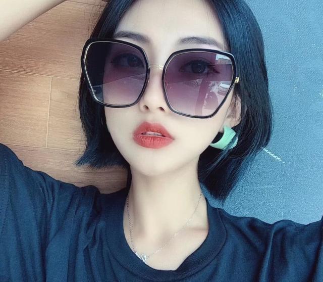 脸大的人适合什么眼镜，大脸适合什么样的眼镜（还是凹造型的利器）