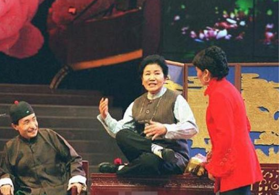 巩汉林回忆赵丽蓉离世，1999年赵丽蓉被肺癌折磨的痛不欲生