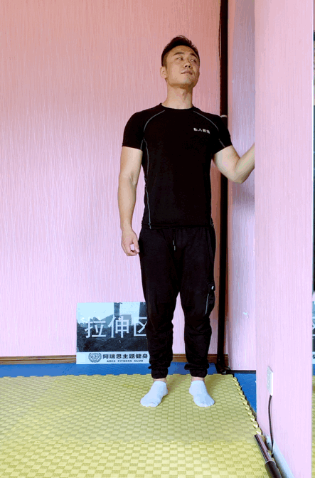 怎么改善驼背，驼背怎么办，怎么改善驼背（6个动作让你恢复挺拔完美体态）