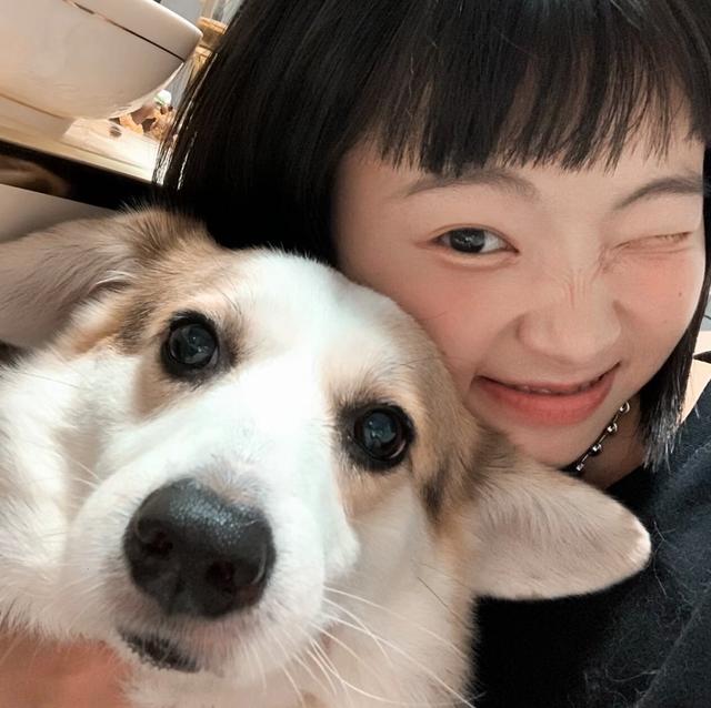 女微信图片简单气质，简单气质的女生微信头像     我记得我爱过（女头像：“我不等了）