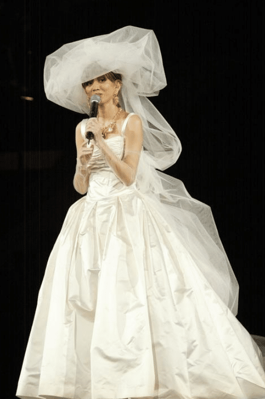2003年梅艳芳去世，“他”为爱绝食，滴水未进，头七追随她而去