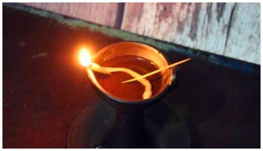 什么叫烧灯火，烧灯花是什么意思（点上煤油灯让土屋充满温暖）