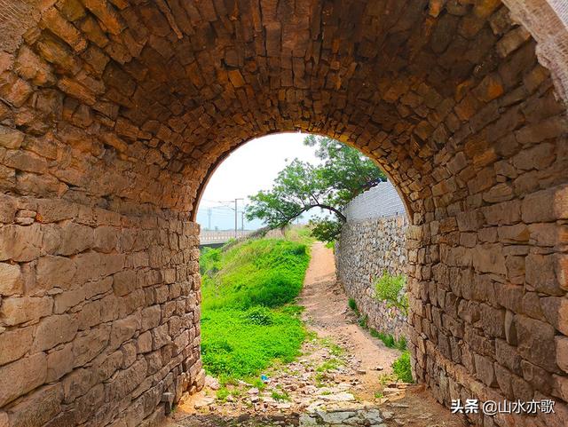 秦皇古道在哪呢，秦皇古道的简介（一座因唐僧晾经而得名的山岭）