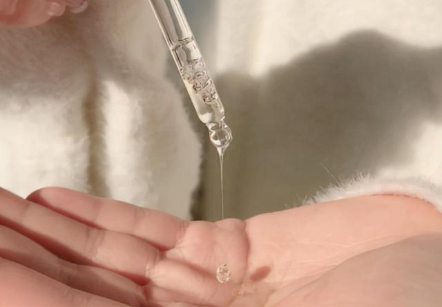 高档化妆品成分含有什么，化妆品都有什么主要成分（最近很火的“以油养肤”）