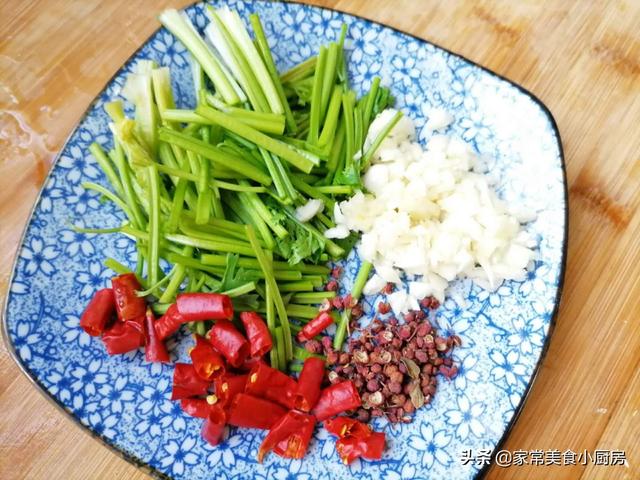 凉拌牛百叶的做法，凉拌牛百叶焯水多长时间（原来饭店里的凉拌牛百叶是这样做的）