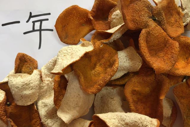陈皮什么样的好，新会老陈皮是不是颜色越黑越好（新会陈皮收藏者如何选择陈皮）