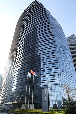 鸿星尔克实业有限公司创立于2000年6月,总部位于福建省厦门市.
