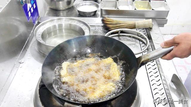 蒜蓉排骨，蒜蓉排骨怎么做才好吃（厨师长做的蒜香排骨）