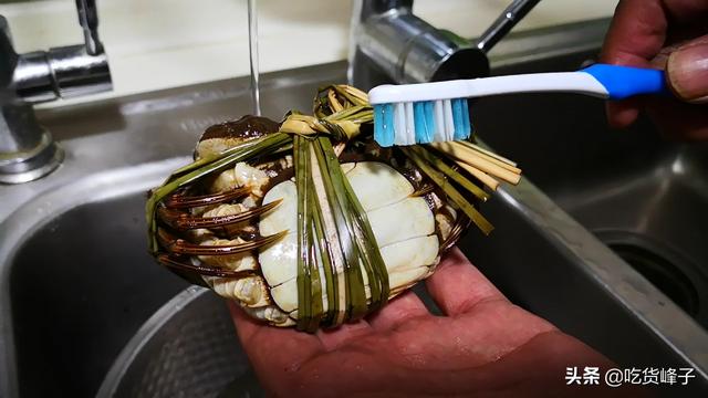 螃蟹蒸多久才能熟透，螃蟹要蒸几分钟才好吃（老渔民教你做，螃蟹鲜嫩不掉腿）