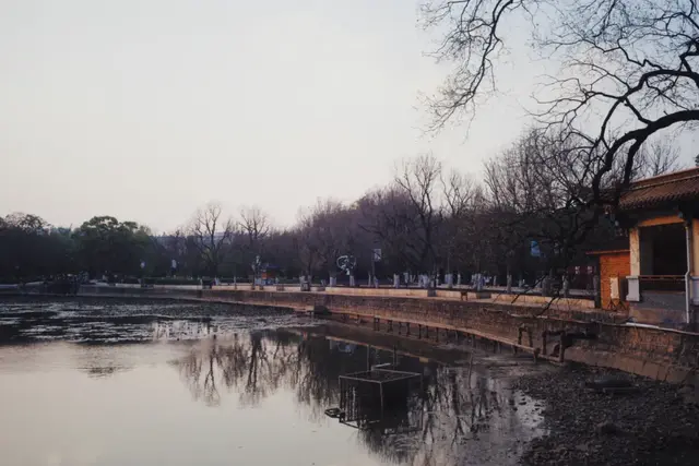 昆明周边好玩的地方，昆明周边好玩的地方有哪些（来到四季如春的昆明）