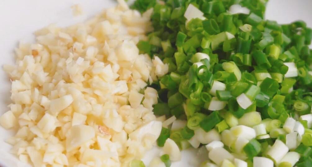 圖片[3]-【餃子皮油潑面】做法步驟圖 我家隔天吃一次 特別的解饞-起舞食譜網(wǎng)