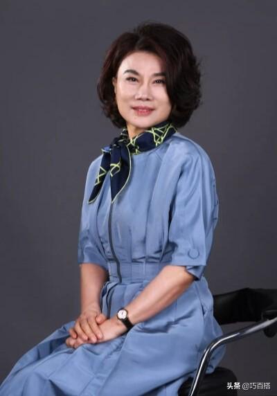 70年代时尚精英，中国70年代流行衣服（67岁穿衣真有风格）