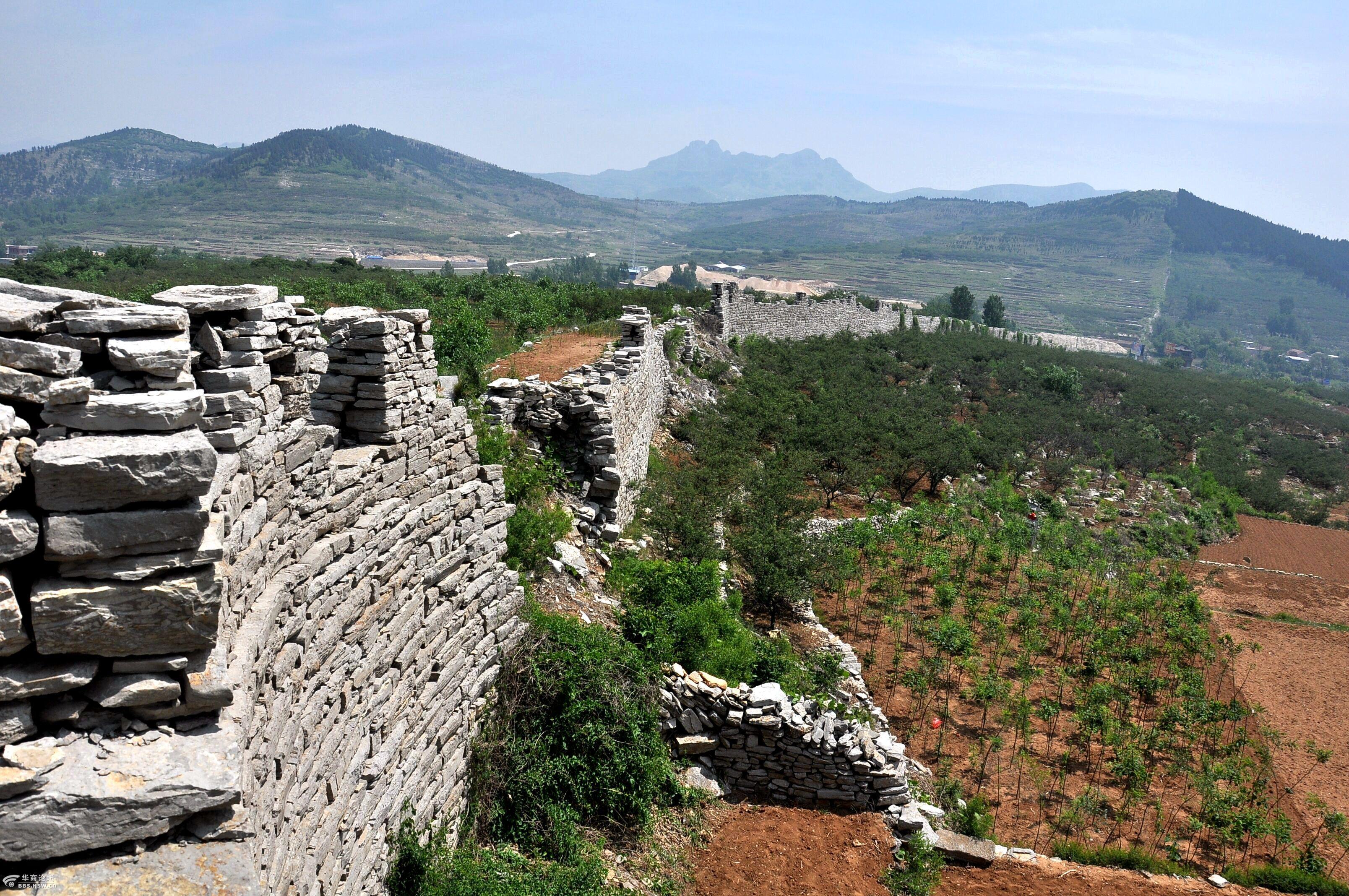 在宁夏回族自治区西吉,固原两县境内,遗存有战国时期秦国所建的长城