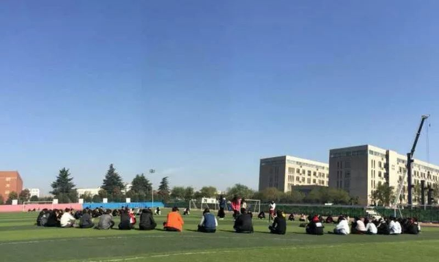 西安培华学院校园网，西安培华学院宿舍条件怎么样（网友眼中“别人家孩子的大学”）