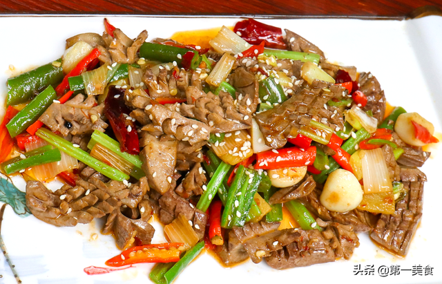 猪腰子怎么炒好吃，怎么爆炒猪腰好吃（去腥去膻还滑嫩）