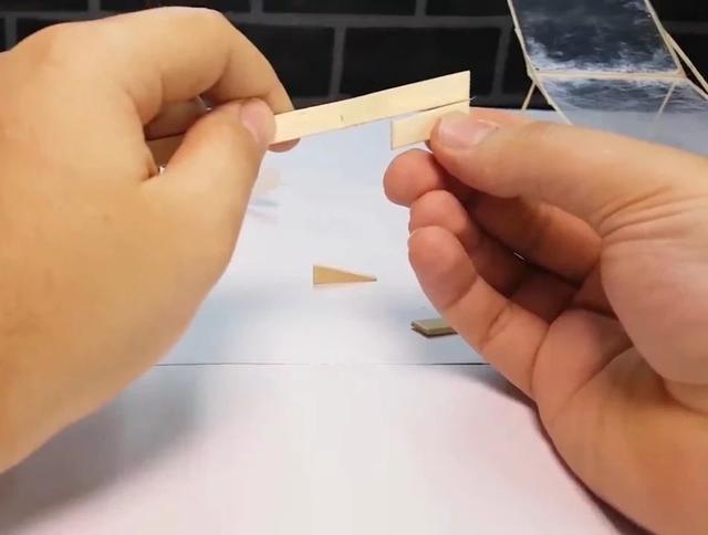 简易飞机模型制作，100个简单的科技小制作_100个简单的科技小制作视频_100个简单的科技小制作不倒翁（用竹蜻蜓原理做一个简易飞机）