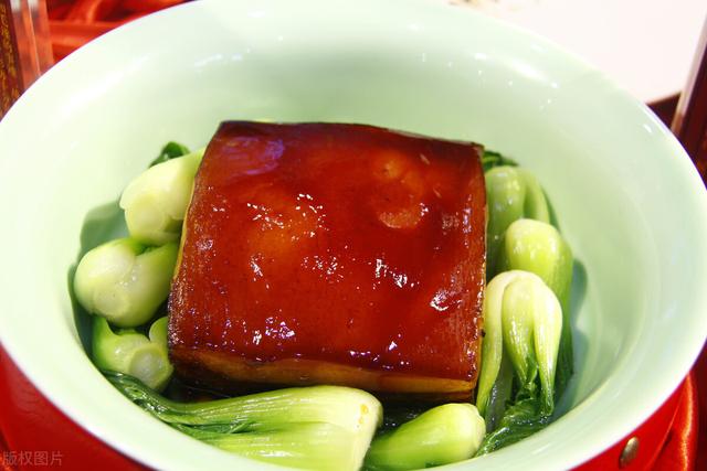 东坡肉是哪里的菜，东坡肉是哪里的名菜（东坡肉是哪个地方的菜）