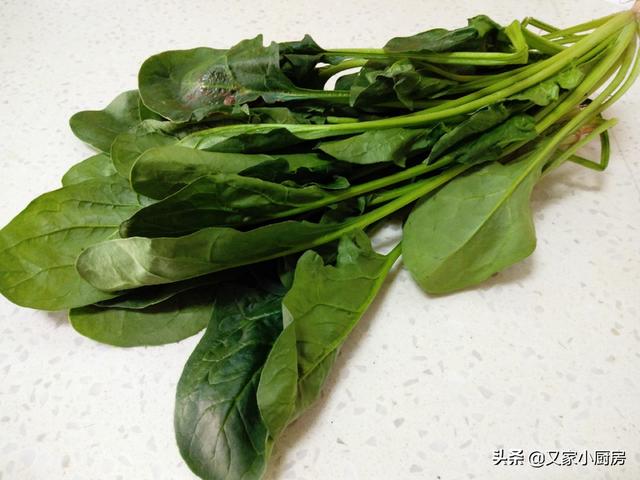 菠菜面的家常做法，教你在家做陕西特色面食菠菜面
