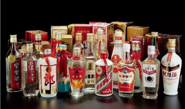 散装白酒与瓶装白酒有什么区别，散装白酒和瓶装酒的区别（散装和瓶装酒到底哪个好）