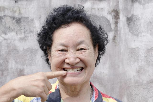 种牙好还是镶牙好，种牙与镶牙有什么区别哪个好一些（掉牙后，建议种牙还是装假牙）