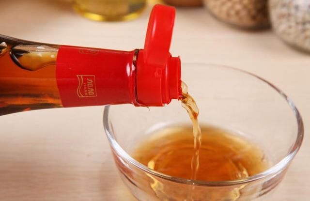 料酒和黄酒有什么区别，黄酒和料酒区别有哪些（小知识：黄酒和料酒有什么区别）