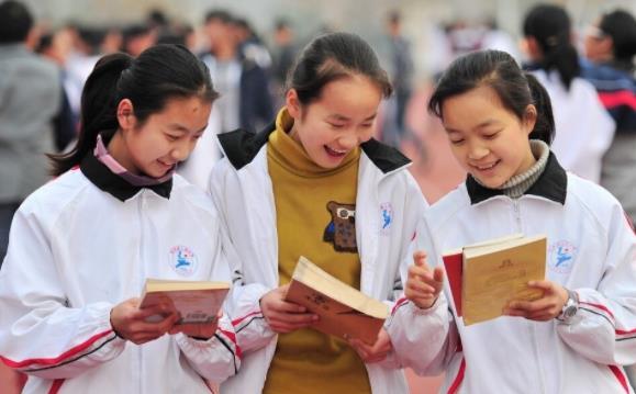 初中生发型男00后短发，初中生发型男00后短发 学生（初中生发型有“新规”）