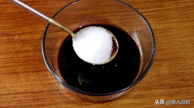 求熬葱油汁的做法，正宗葱油怎么熬制最香窍门（葱油拌面这样做好吃）