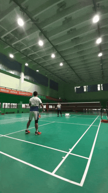 浅谈普通高校羽毛球专项学生劈吊技术教学，羽毛球劈吊和吊球区别（劈吊这招得分利器）