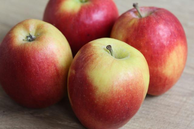 苹果的品种有哪些，目前最好吃的苹果是什么品种（盘点最受欢迎的苹果品种）
