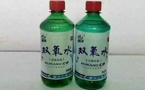 马桶水垢清除妙招，马桶水位线水垢怎么去除（马桶有污垢就用“去污水”）