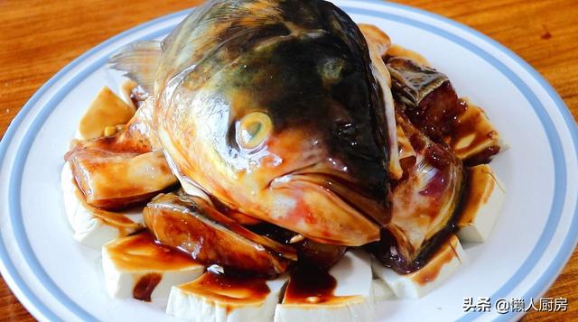鱼头豆腐的做法，酸菜鱼头豆腐的做法（教你豆腐鱼头的懒人做法）