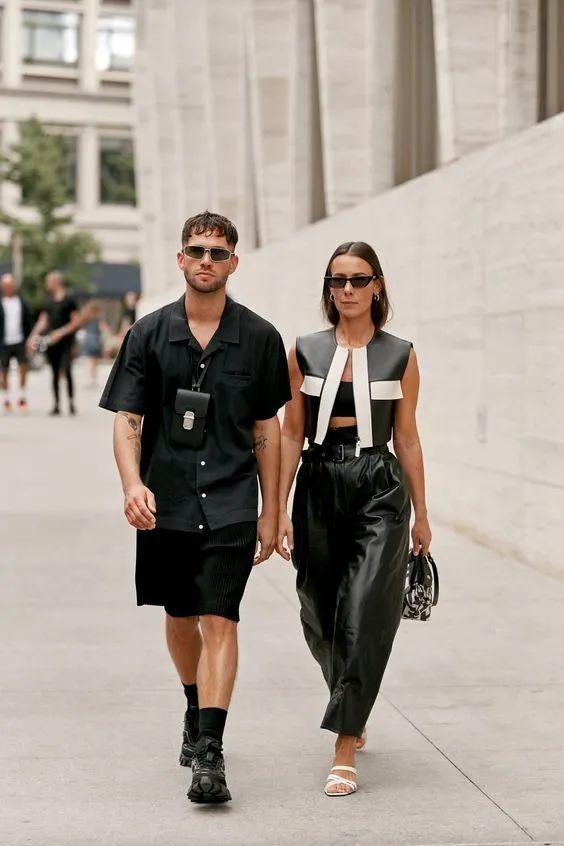 男士超级短裤怎么穿，一双长袜子不能少