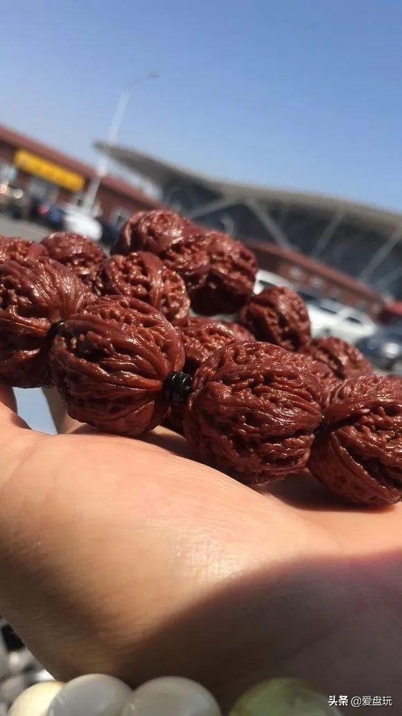 山核桃手串，手串玩1年（山核桃手串怎么盘红润）