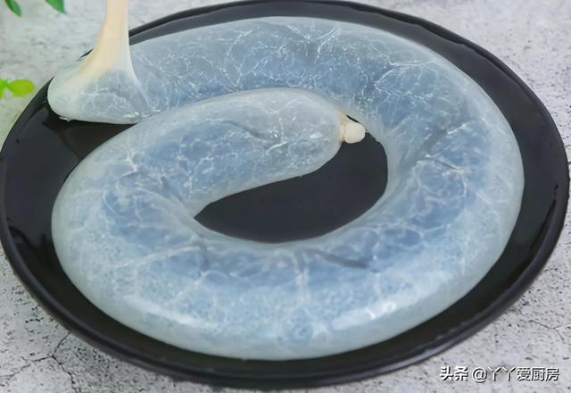 香肠外面的皮是什么，香肠表面的皮（灌香肠的秘方今天被公开了）