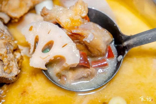 腊排骨火锅的做法，腊排骨火锅的做法 家常（这家在振兴路腌了20年的腊排骨火锅）