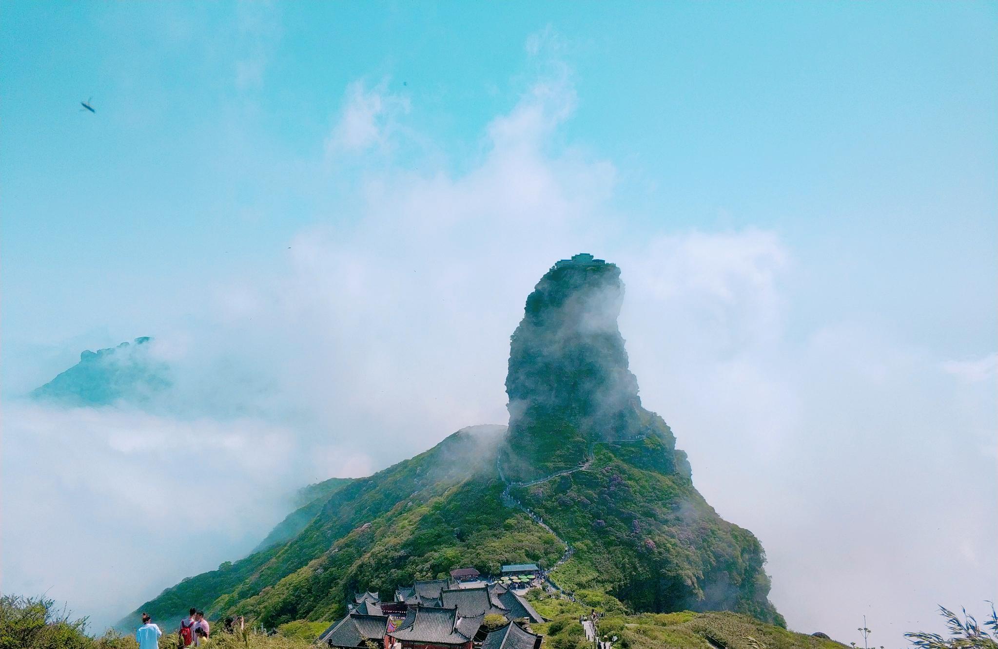地无三尺平天无三日晴哪个省份，天无三日晴地无三尺平指的是哪个省（谚语“地无三尺平）