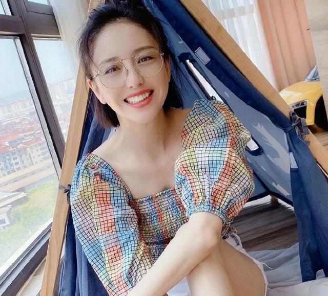 迪丽热巴今年几岁，迪丽热巴5岁到28岁的颜值变化（28岁的热巴暴露老态）