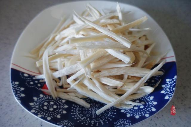 素炒刷把菌的家常做法，炒扫把菌的做法（素炒杏鲍菇虽然是素菜）