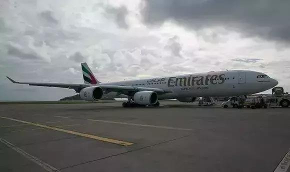 预定夜间航班红眼航班(英文:red-eye flight)是指从深夜运行到凌晨,第