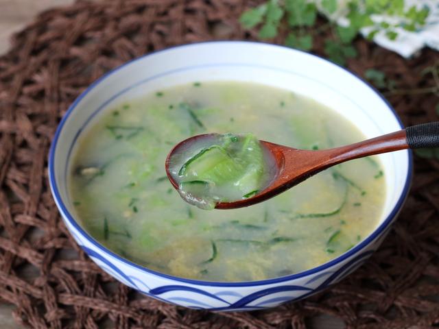 皮蛋黄瓜汤的做法，皮蛋汤怎么做汤才白（第一次喝这汤）