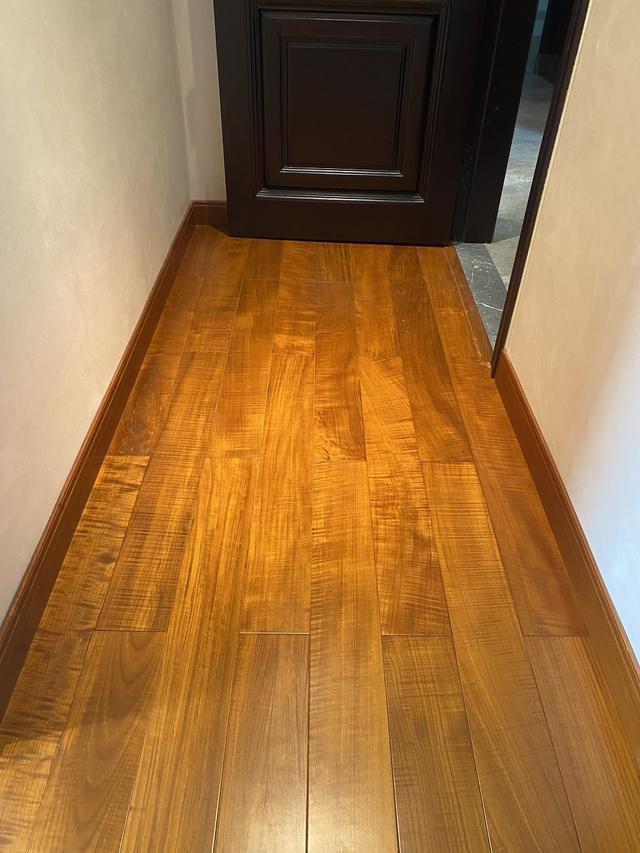 柚木地板图片，缅甸柚木原木价格最新（为什么有的人对柚木地板的喜爱更高于瓷砖呢）