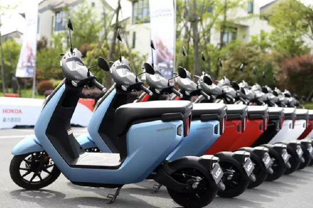 为什么电动车挡风被禁用，电动车禁用挡风被、遮阳伞