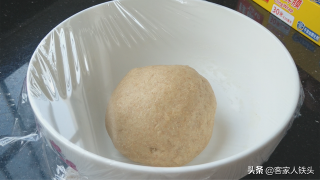 家庭最简单面包的做法，家庭自制面包简单做法（1碗面粉2个鸡蛋）