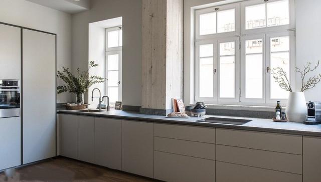 2,厨房装修别光顾着装吊柜,装个一体式的集成橱柜,美观更实用